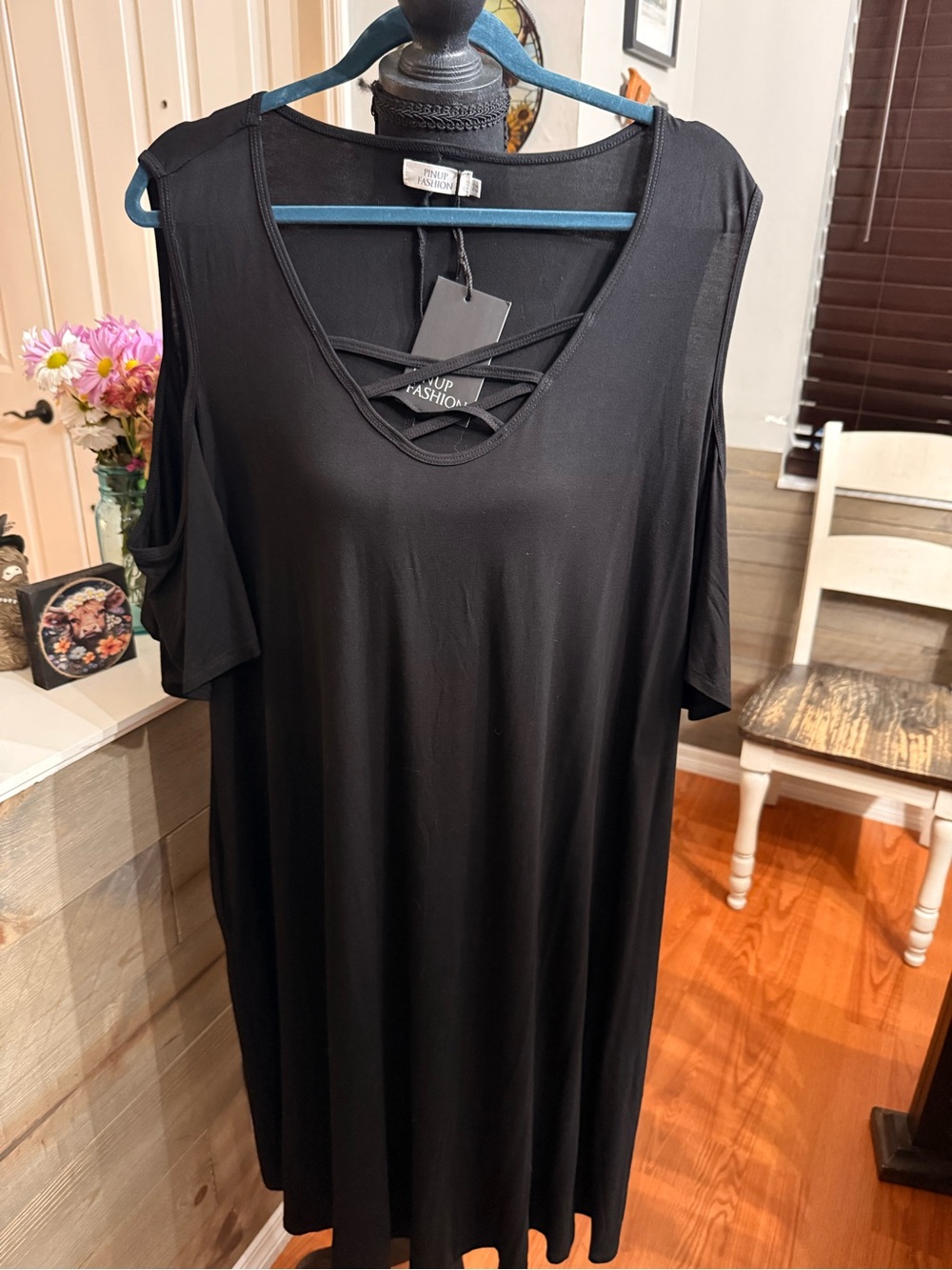 Pins up Black Cold-Shoulder dress with Crisscross Neck